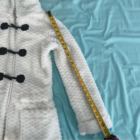 Fur coat with hood - Picture 11 of 11